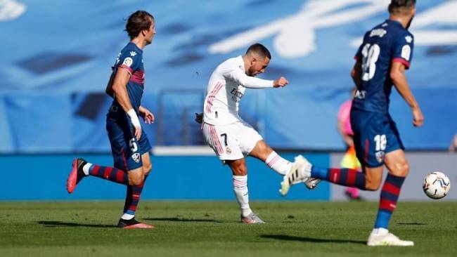 ng娱乐- 热那亚防守反击奏效，雷特吉头球双响率队抢分  